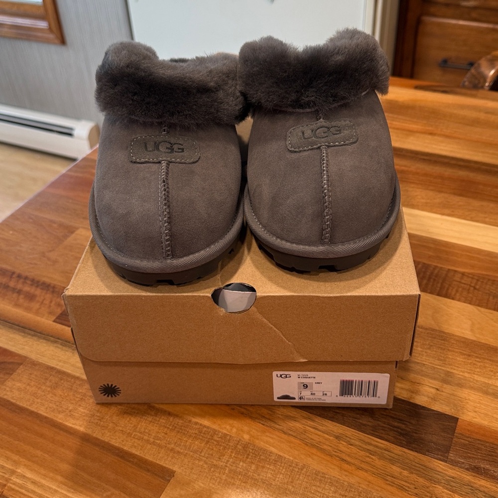 NWT UGG Women's Charcoal Sheepskin Slippers - Picture 2 of 9